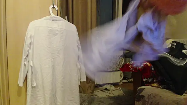 Snapshot of larawet chatting on 12.01.24 larawet online show from 12.01.24