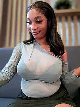 Snapshot of __Nessa__ chatting on 10.19.25   Nessa   online show from 10.19.25