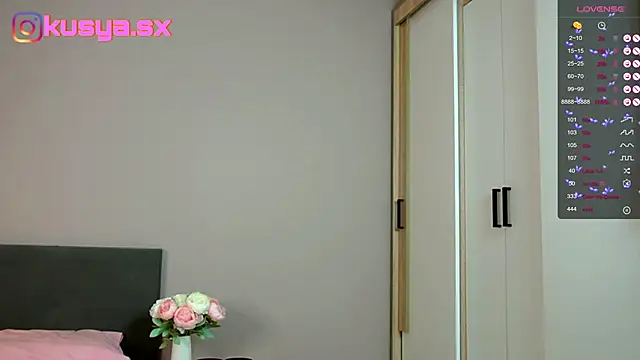 Snapshot of KusyaSex chatting on 12.18.24 KusyaSex online show from 12.18.24