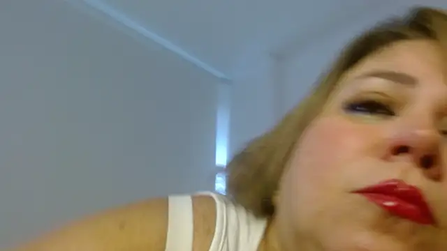 Snapshot of bella_savati chatting on 01.09.25 bella savati online show from 01.09.25