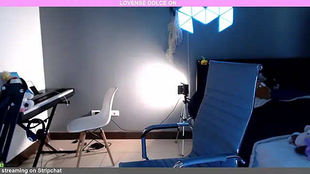 Snapshot of minarocket_ chatting on 02.28.25 minarocket  online show from 02.28.25