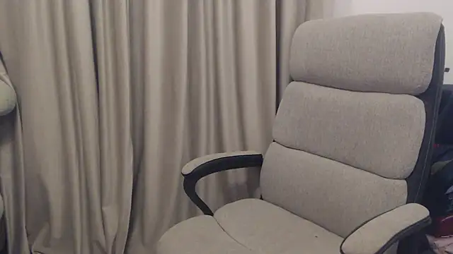 Snapshot of Aliss_Hottie chatting on 10.30.25 Aliss Hottie online show from 10.30.25