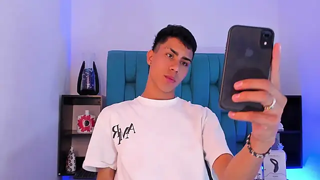 Snapshot of AlanNaughty chatting on 12.21.24 AlanNaughty online show from 12.21.24