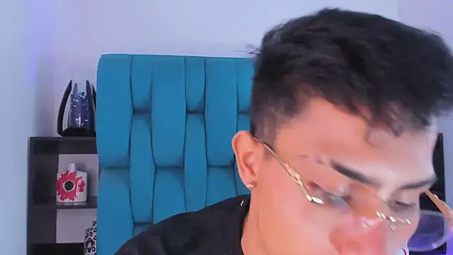 Snapshot of AlanNaughty chatting on 01.12.25 AlanNaughty online show from 01.12.25