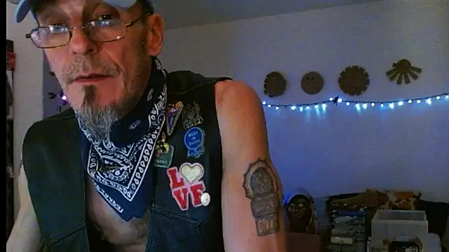 Snapshot of mycock2474u chatting on 03.01.25 mycock2474u online show from 03.01.25