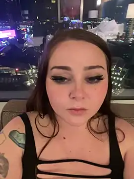 Snapshot of Kira_tattoo chatting on 02.22.25 Kira tattoo online show from 02.22.25