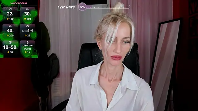 Snapshot of CindySw chatting on 10.06.25 CindySw online show from 10.06.25