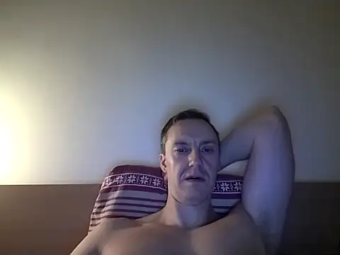 Snapshot of ploki2180 chatting on 02.08.25 ploki2180 online show from 02.08.25