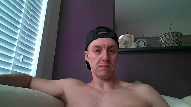 Snapshot of ploki2180 chatting on 03.02.25 ploki2180 online show from 03.02.25