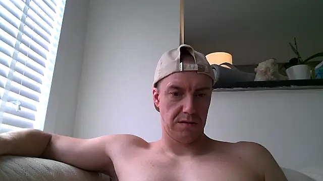 Snapshot of ploki2180 chatting on 10.05.25 ploki2180 online show from 10.05.25