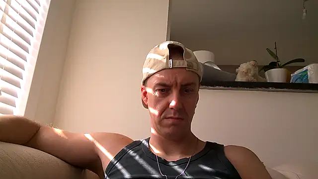 Snapshot of ploki2180 chatting on 10.12.25 ploki2180 online show from 10.12.25