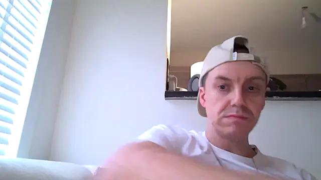 Snapshot of ploki2180 chatting on 11.15.25 ploki2180 online show from 11.15.25