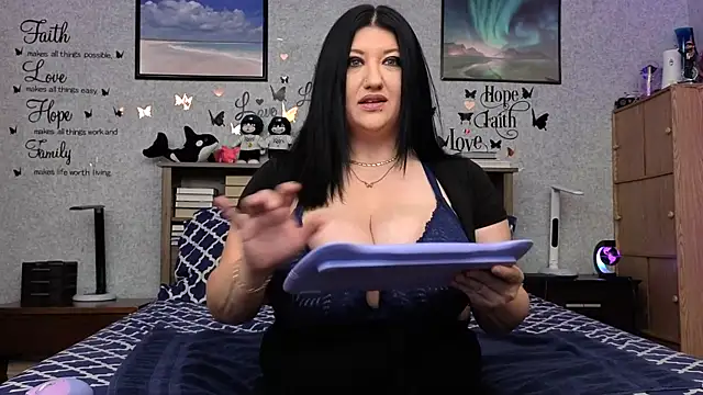 Snapshot of Rayna chatting on 01.27.25 Rayna online show from 01.27.25