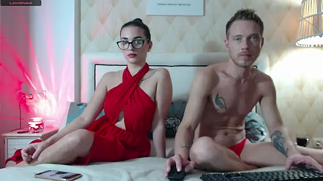 Snapshot of JessicaSteve chatting on 10.15.25 JessicaSteve online show from 10.15.25