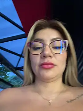 Snapshot of DIANITA_1988 chatting on 12.21.24 DIANITA 1988 online show from 12.21.24
