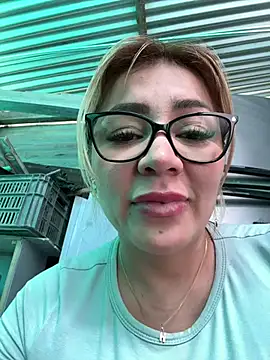 Snapshot of DIANITA_1988 chatting on 12.31.24 DIANITA 1988 online show from 12.31.24