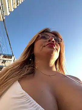 Snapshot of DIANITA_1988 chatting on 01.10.25 DIANITA 1988 online show from 01.10.25