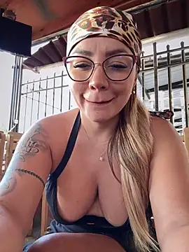 Snapshot of DIANITA_1988 chatting on 01.11.25 DIANITA 1988 online show from 01.11.25