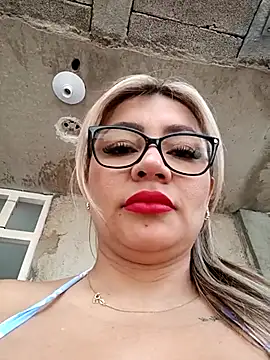 Snapshot of DIANITA_1988 chatting on 02.17.25 DIANITA 1988 online show from 02.17.25