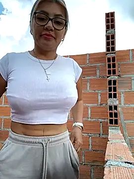 Snapshot of DIANITA_1988 chatting on 02.19.25 DIANITA 1988 online show from 02.19.25