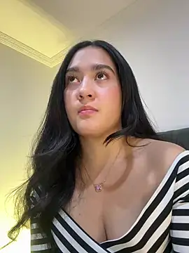 Snapshot of Nina_lovi chatting on 12.20.24 Nina lovi online show from 12.20.24