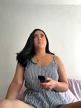 Snapshot of Nina_lovi chatting on 10.22.25 Nina lovi online show from 10.22.25