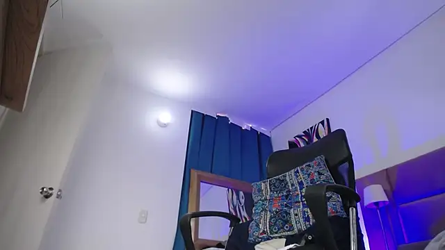 Snapshot of lizzy_squirt chatting on 01.17.25 lizzy squirt online show from 01.17.25