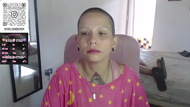 Snapshot of moon_cat85 chatting on 03.05.25 moon cat85 online show from 03.05.25