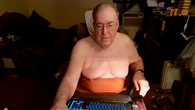 Snapshot of Toastir chatting on 12.12.24 Toastir online show from 12.12.24