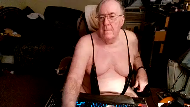 Snapshot of Toastir chatting on 10.05.25 Toastir online show from 10.05.25