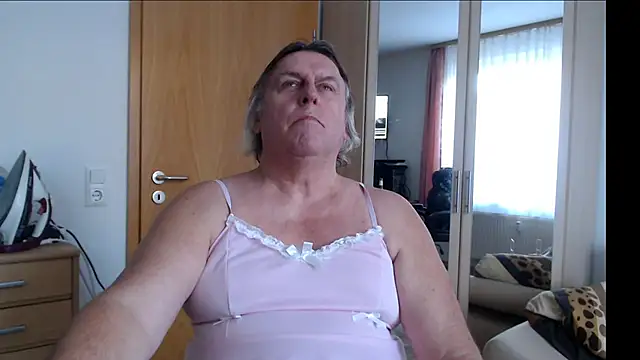 Snapshot of Sissygera chatting on 12.20.24 Sissygera online show from 12.20.24