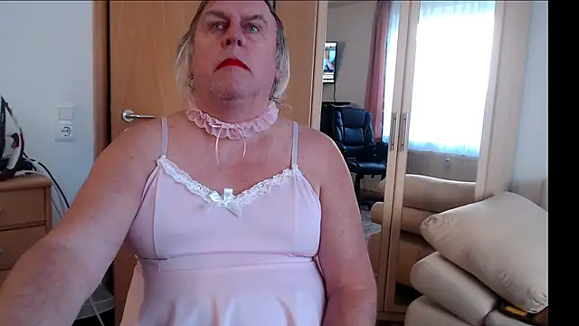 Snapshot of Sissygera chatting on 12.31.24 Sissygera online show from 12.31.24