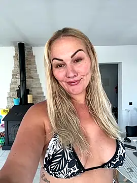 Snapshot of NastyMilf_ chatting on 09.23.25 NastyMilf online show from 09.23.25