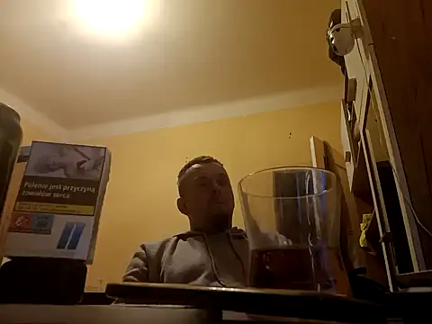 Snapshot of MrWhitePL chatting on 02.13.25 MrWhitePL online show from 02.13.25