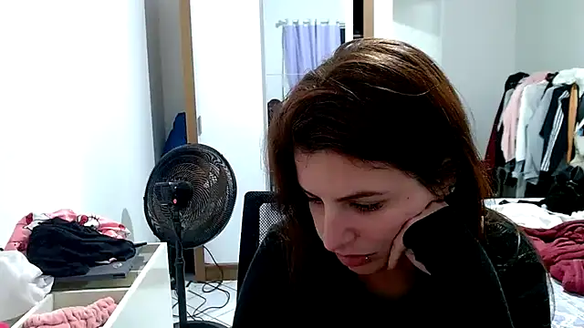 Snapshot of chelbyy chatting on 09.25.25 chelbyy online show from 09.25.25