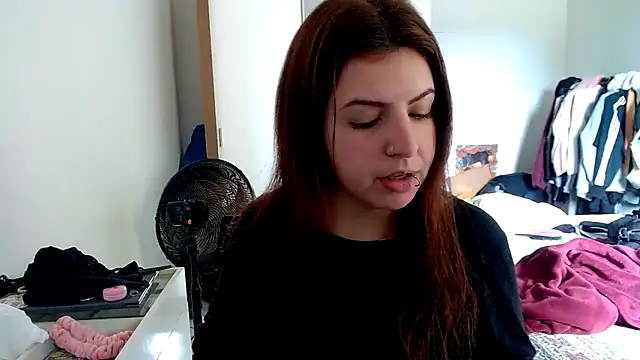 Snapshot of chelbyy chatting on 09.25.25 chelbyy online show from 09.25.25