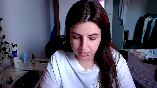 Snapshot of chelbyy chatting on 10.07.25 chelbyy online show from 10.07.25