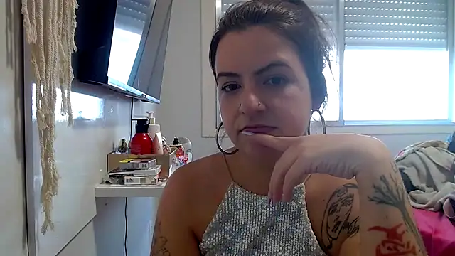 Snapshot of chelbyy chatting on 10.26.25 chelbyy online show from 10.26.25