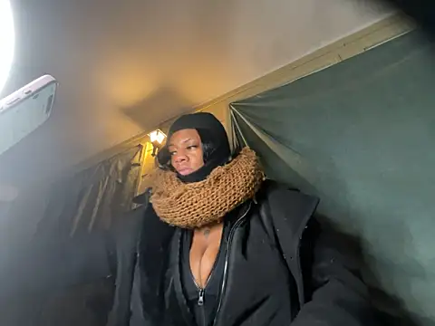 Snapshot of AlexaTheSlut chatting on 02.22.25 AlexaTheSlut online show from 02.22.25