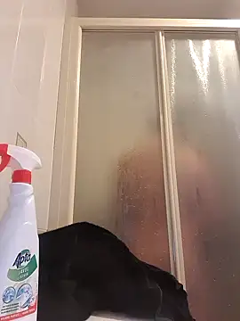 Snapshot of Lentbulant chatting on 01.06.25 Lentbulant online show from 01.06.25