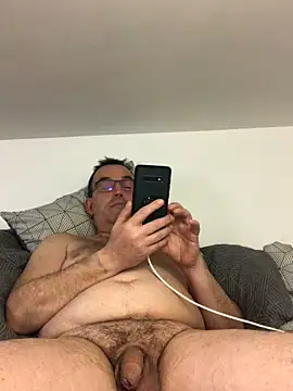 Snapshot of Lentbulant chatting on 03.05.25 Lentbulant online show from 03.05.25