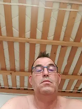 Snapshot of Lentbulant chatting on 10.22.25 Lentbulant online show from 10.22.25