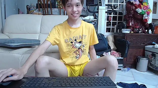 Snapshot of andrewooi chatting on 12.29.24 andrewooi online show from 12.29.24