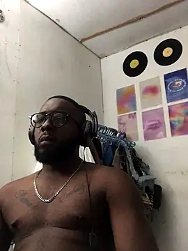 Snapshot of livepro chatting on 11.19.25 livepro online show from 11.19.25