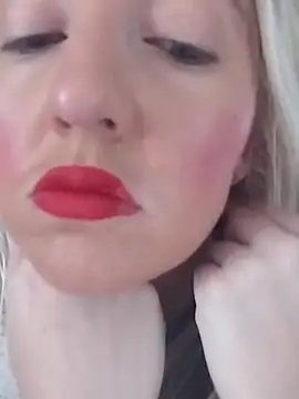 Snapshot of Mllesha74000 chatting on 11.02.25 Mllesha74000 online show from 11.02.25