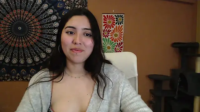 Snapshot of IntimateTales chatting on 01.10.25 IntimateTales online show from 01.10.25