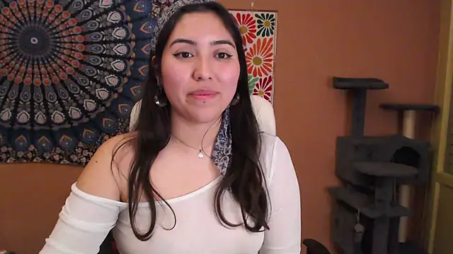 Snapshot of IntimateTales chatting on 01.25.25 IntimateTales online show from 01.25.25