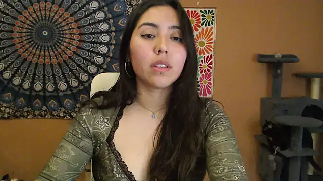 Snapshot of IntimateTales chatting on 02.21.25 IntimateTales online show from 02.21.25