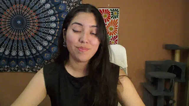 Snapshot of IntimateTales chatting on 09.24.25 IntimateTales online show from 09.24.25