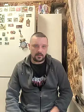 Snapshot of DanielOhCool chatting on 12.15.24 DanielOhCool online show from 12.15.24